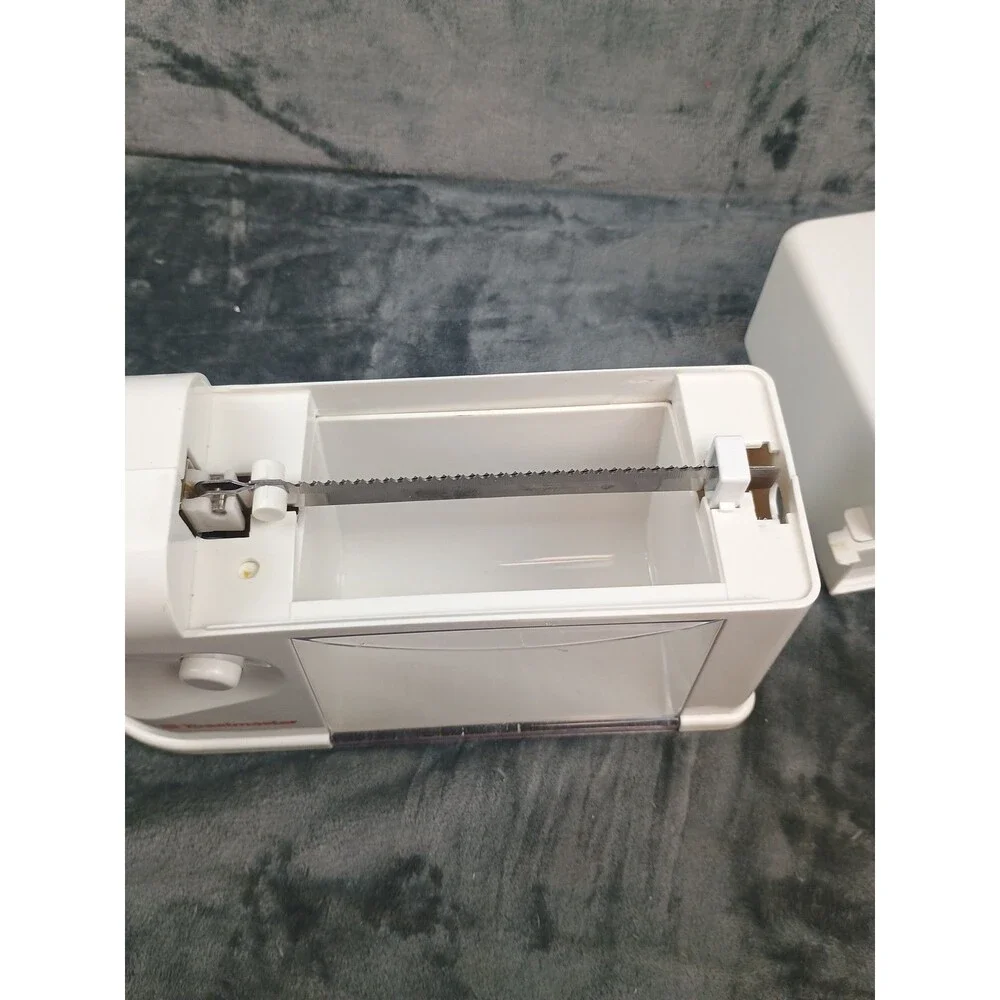 Toastmaster Bagel Perfect Electric Bagel Slicer Model 6125  with Box   Tested